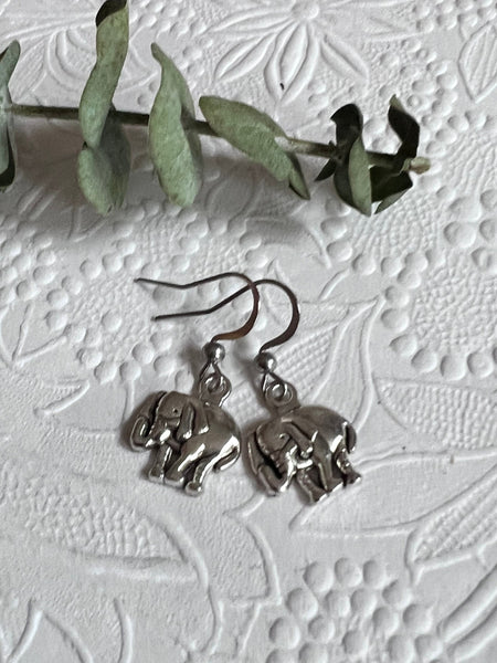 Boucles d’oreilles breloque éléphant chance infini sur crochet alliage de métaux argent Comme un ange