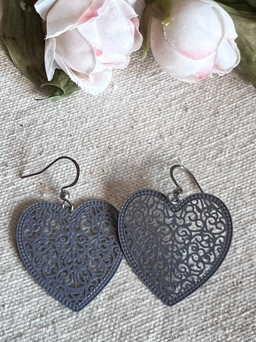 Boucles d’oreilles Coeur de dentelle gris Comme un ange