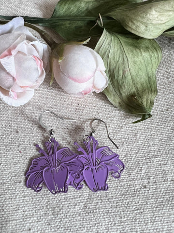 Boucles oreilles fleurs hibiscus mauves violet lilas