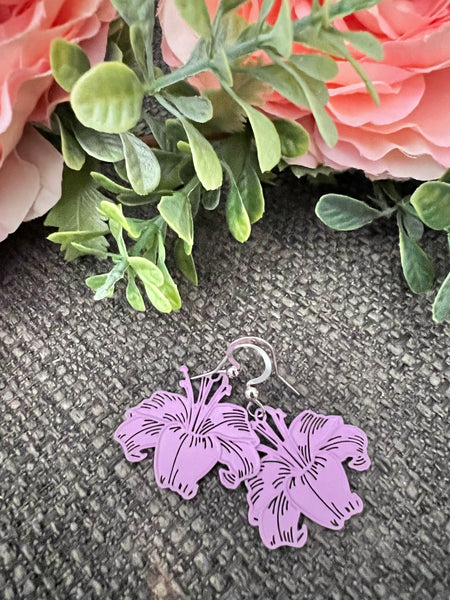 Boucles oreilles fleurs hibiscus mauves violet lilas