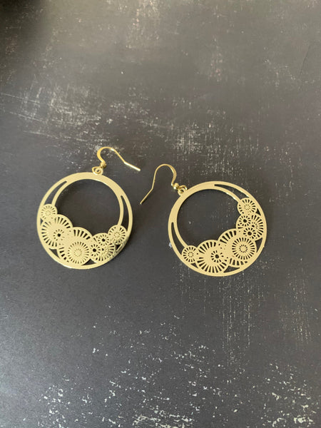 Boucles d’oreilles breloque cercle or à motifs Comme un ange