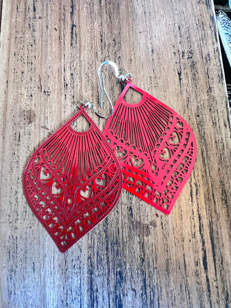 Boucles d’oreilles feuilles rouges petits cœurs dentelles Comme un ange