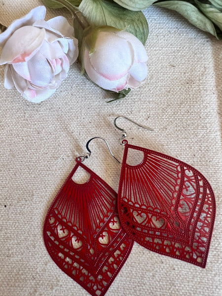 Boucles d’oreilles feuilles rouges petits cœurs dentelles Comme un ange