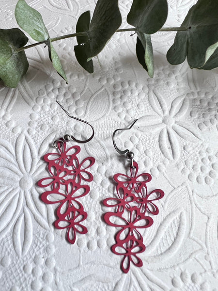 Boucles d’oreilles breloque arrangement de fleur rose sur crochet alliage de métaux argent Comme un ange