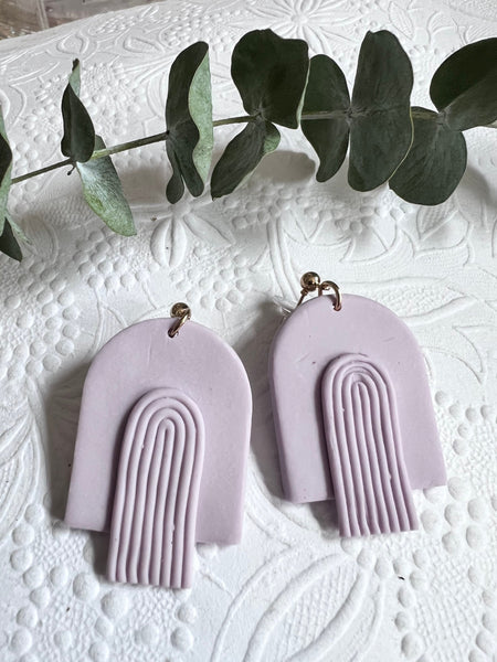 Boucles d’oreilles breloque arc-en-ciel arch mauve lilas Comme un ange