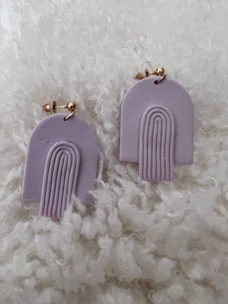 Boucles d’oreilles breloque arc-en-ciel arch mauve lilas Comme un ange