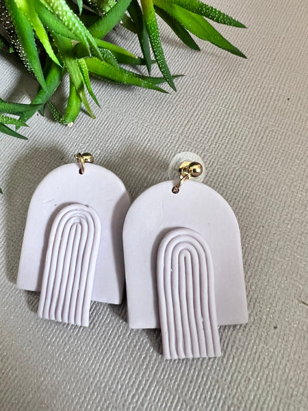 Boucles d’oreilles breloque arc-en-ciel arch mauve lilas Comme un ange