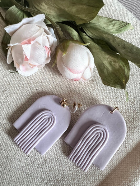 Boucles d’oreilles breloque arc-en-ciel arch mauve lilas Comme un ange