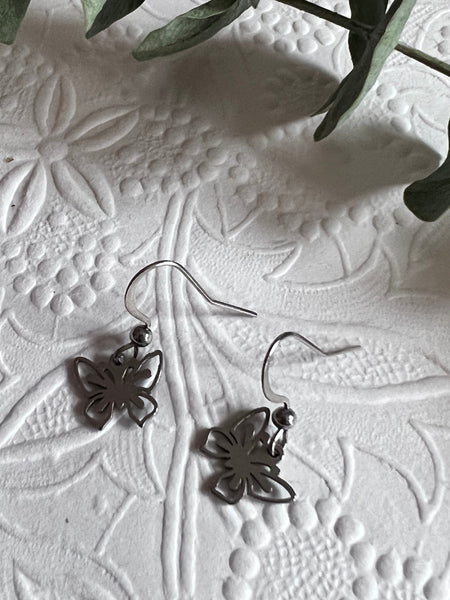 Boucles d’oreilles breloque papillon alliage métaux argent Comme un ange