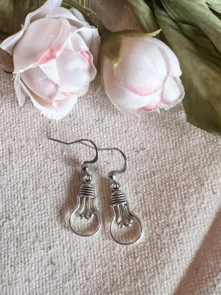 Boucles d’oreilles breloque ampoule idée alliage de métaux argent Comme un ange