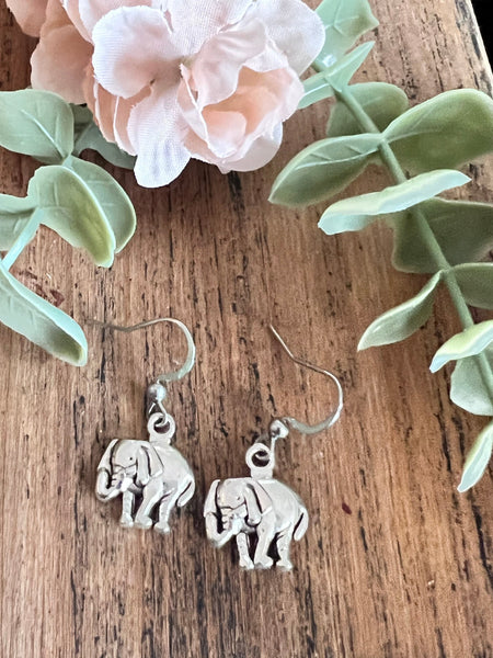 Boucles d’oreilles breloque éléphant chance infini sur crochet alliage de métaux argent Comme un ange