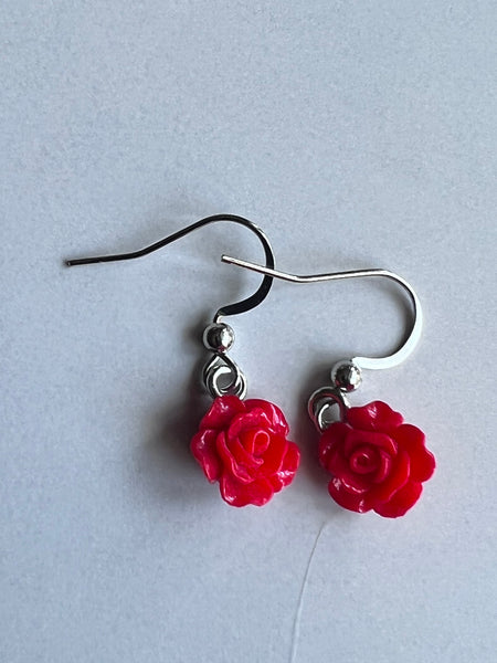 Bijoux boucles d’oreilles roses fleurs rouges