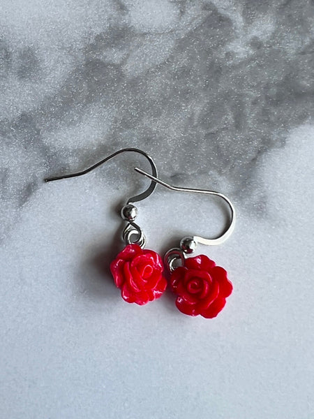 Bijoux boucles d’oreilles roses fleurs rouges