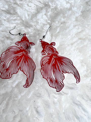 Boucles d’oreilles breloque poisson chinois ying yang rouge  sur crochet alliage de métaux argent Comme un ange