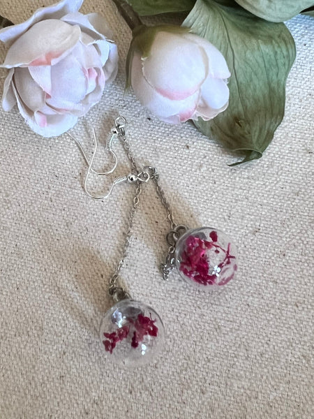 Boucles oreilles boules de fleurs rouges