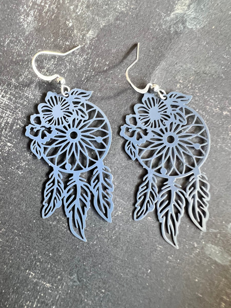 Boucles d’oreilles mandala capteur de rêves gris Comme un ange
