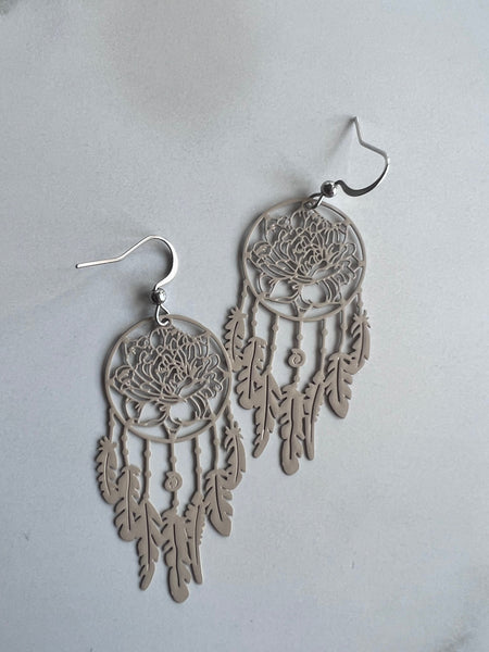 Boucles d’oreilles mandala capteur de rêves beige gris kaki Comme un ange