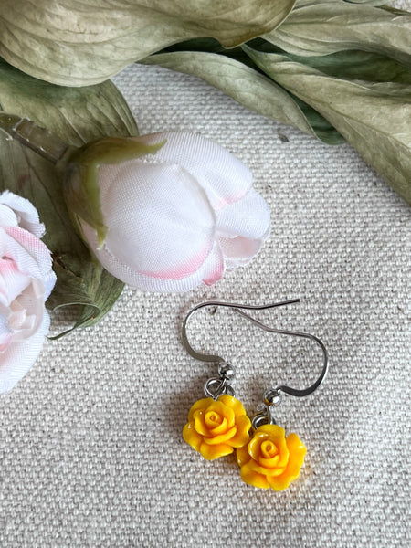 Bijoux boucles d’oreilles roses fleurs jaunes Comme un ange