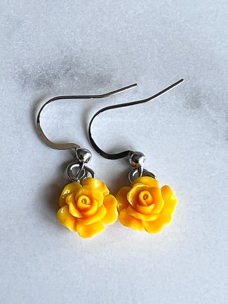 Bijoux boucles d’oreilles roses fleurs jaunes Comme un ange