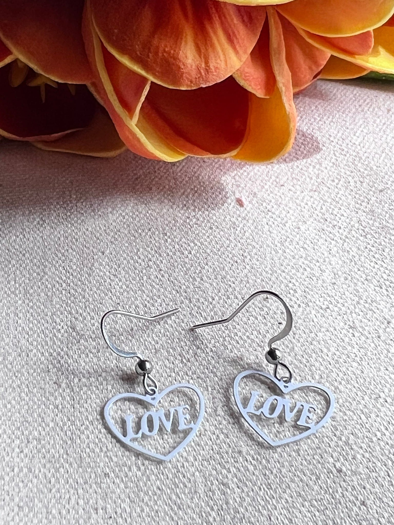 Boucles oreilles coeurs love blanches Comme un ange