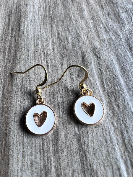 Boucles d’oreilles breloque coeur blancs  sur crochet alliage de métaux or Comme un ange