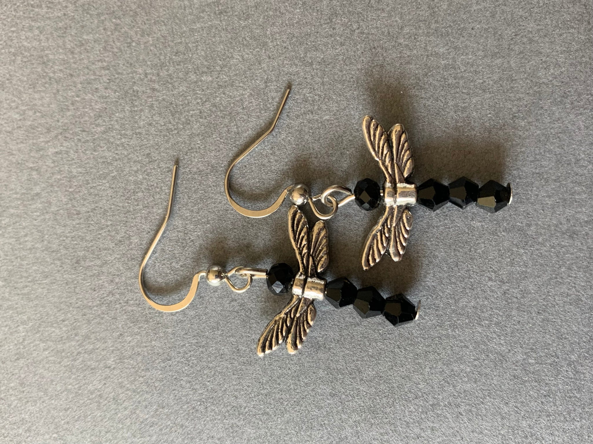 Boucle d’oreilles libellule noir Comme un ange