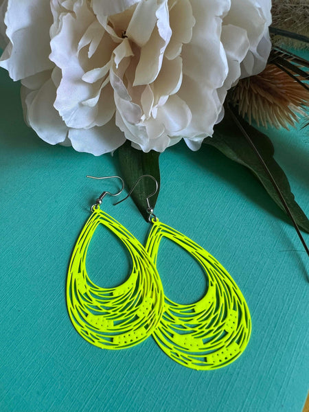 Boucles d’oreilles breloque goutte verte fluo Comme un ange