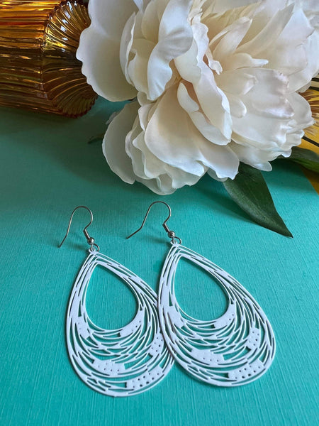 Boucles d’oreilles breloque goutte blanche Comme un ange