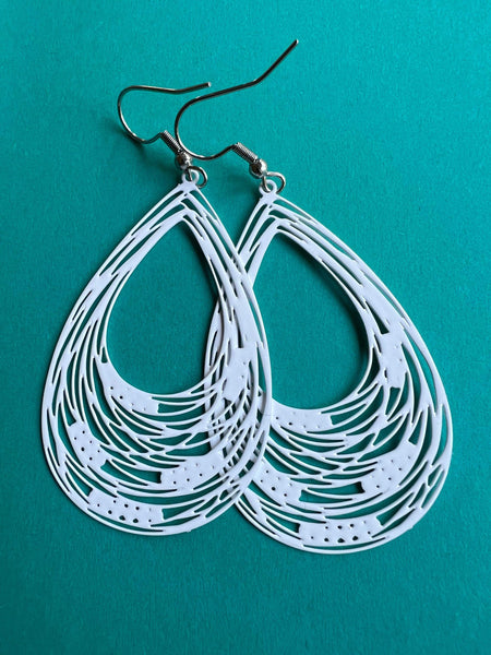 Boucles d’oreilles breloque goutte blanche Comme un ange