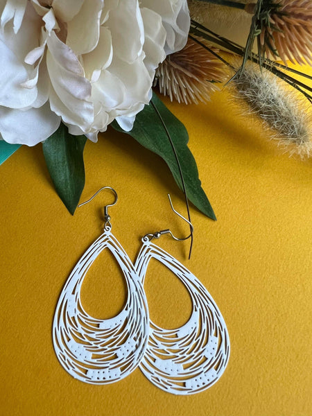 Boucles d’oreilles breloque goutte blanche Comme un ange