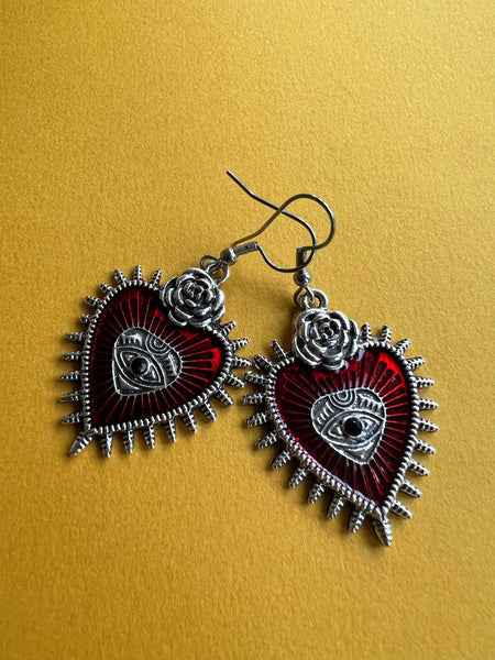 Boucles d’oreilles breloque coeur oeil rouge et argent Comme un ange